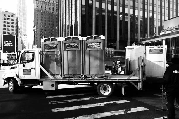 Porta potty delivery and setup in Cuyahoga Falls, OH